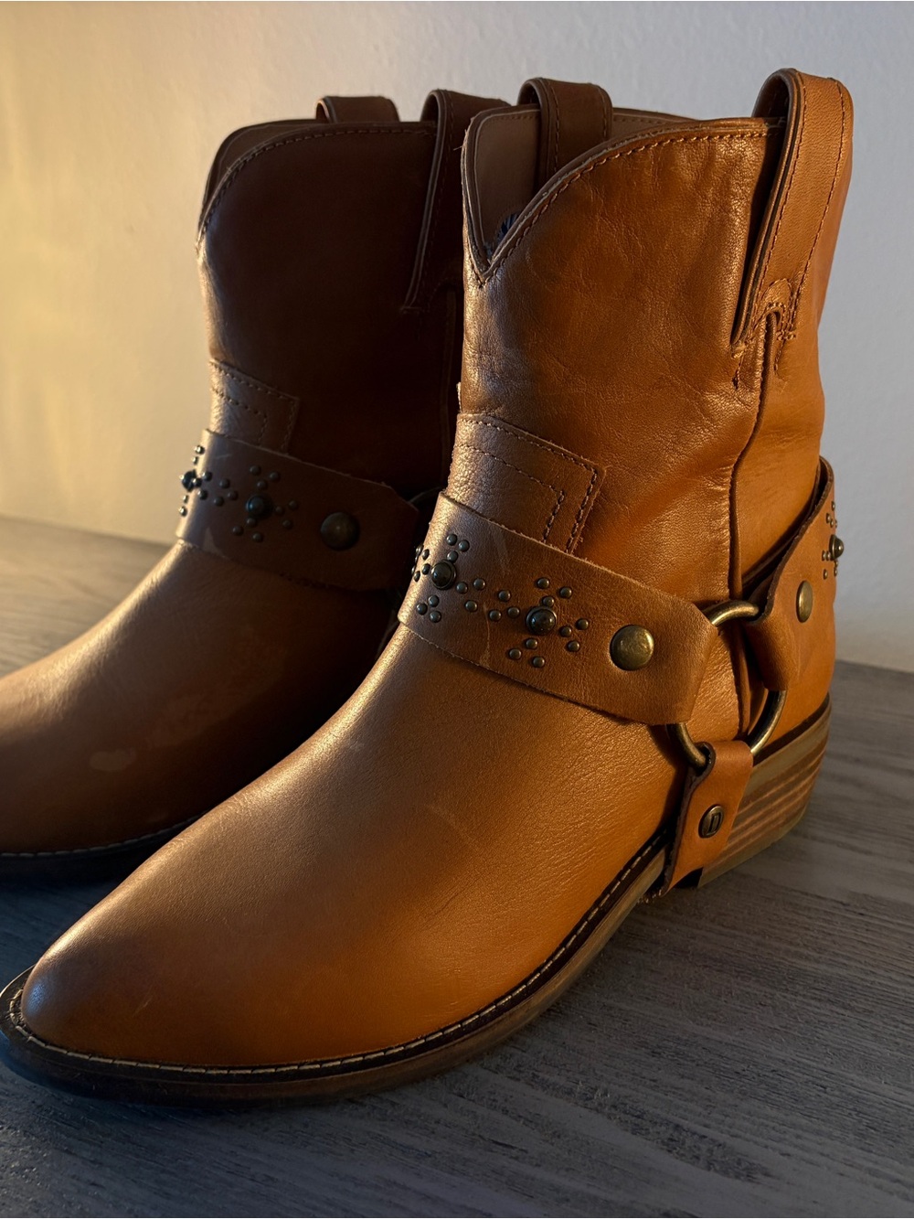 Dingo Camel Leather Western Harness Boots…nvr worn